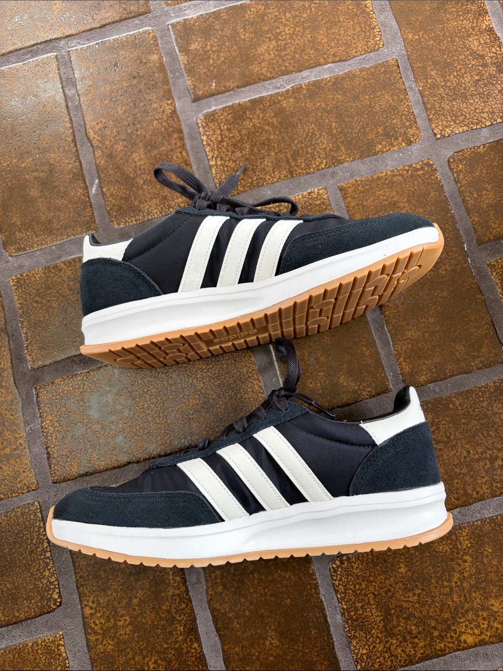 Adidas Black & White Run 70s 2.0 Sneakers - Picture 7 of 12